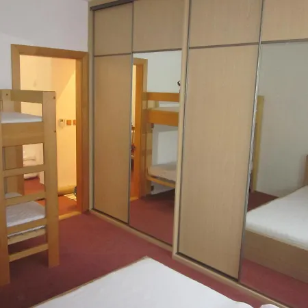 Apartman U Dvou Kocouru דירה